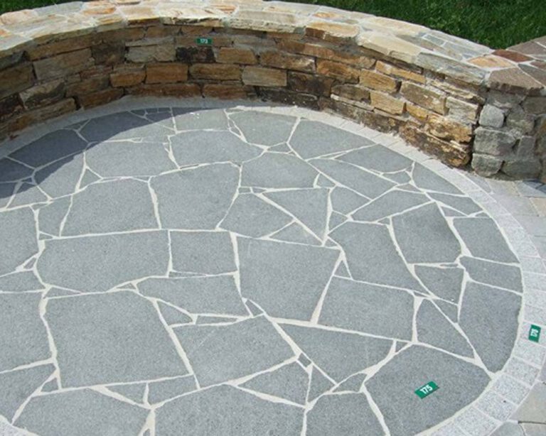 Granit Padang dark - Rund Terrasse aus Polygonalplatten