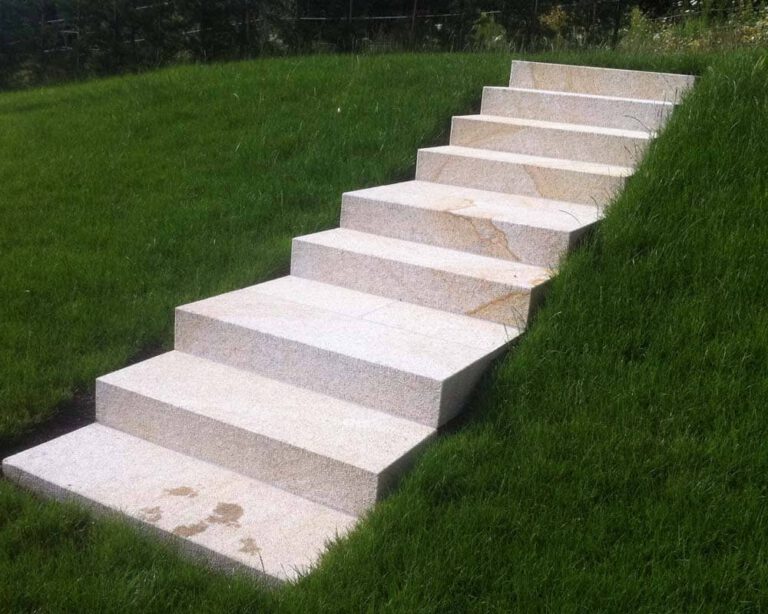Granit - Blockstufen Gartenaufgang