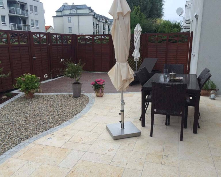 Kalkstein - Travertin beige Terrasse mit Sitzplätze