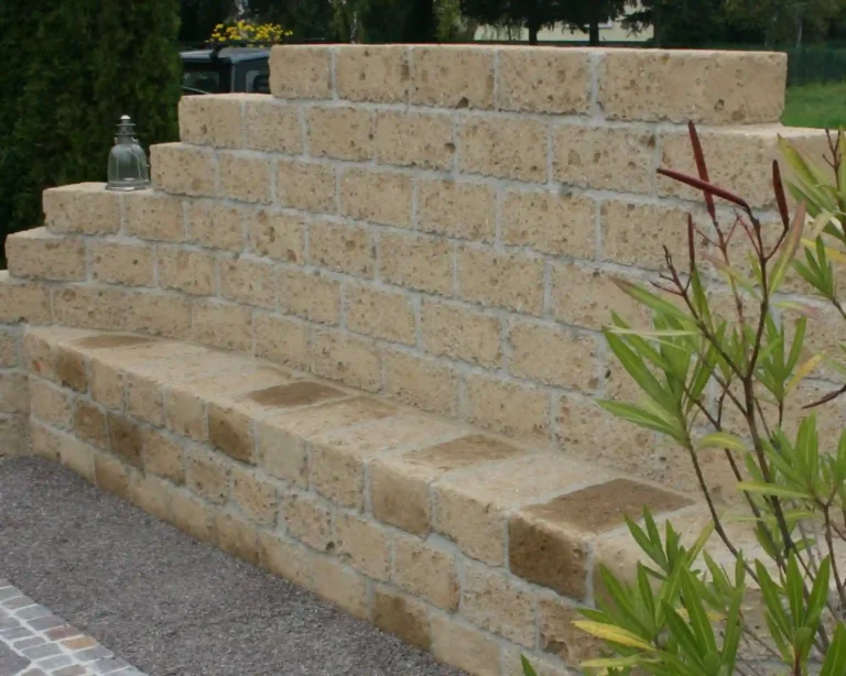 Tuff - Blöcke Mauer